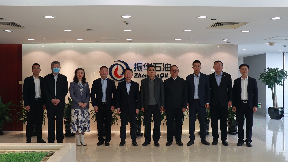 公司董事長王粵濤會見遼寧港口集團首席執(zhí)行官王志賢